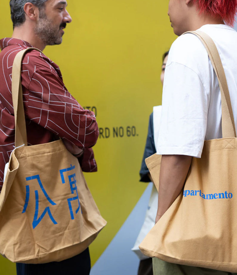 Apartamento Travel Bags