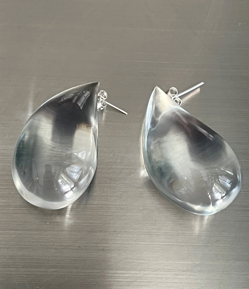 Clear earrings by Mais x Frida