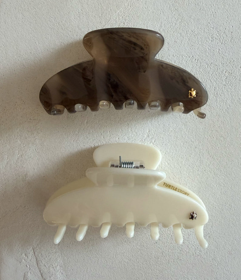 Turtle Story Hair Jaw - Pecan