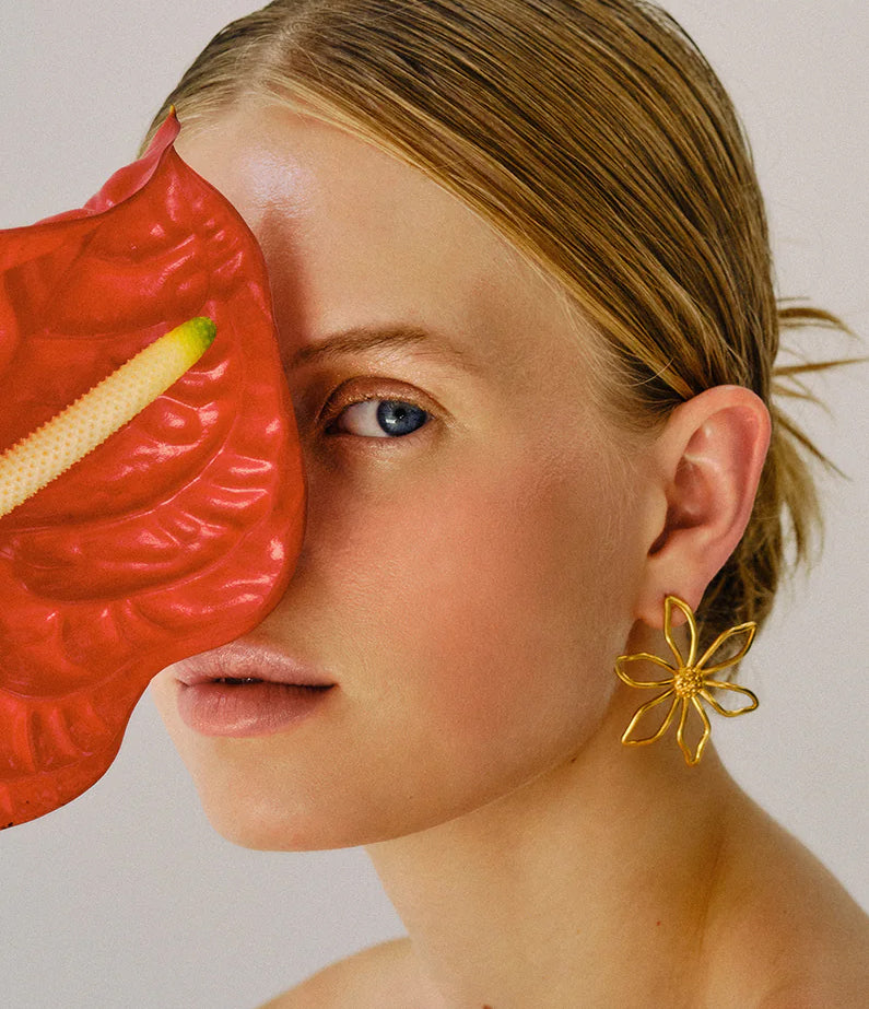 Gumamela earrings gold by Mais x Frida
