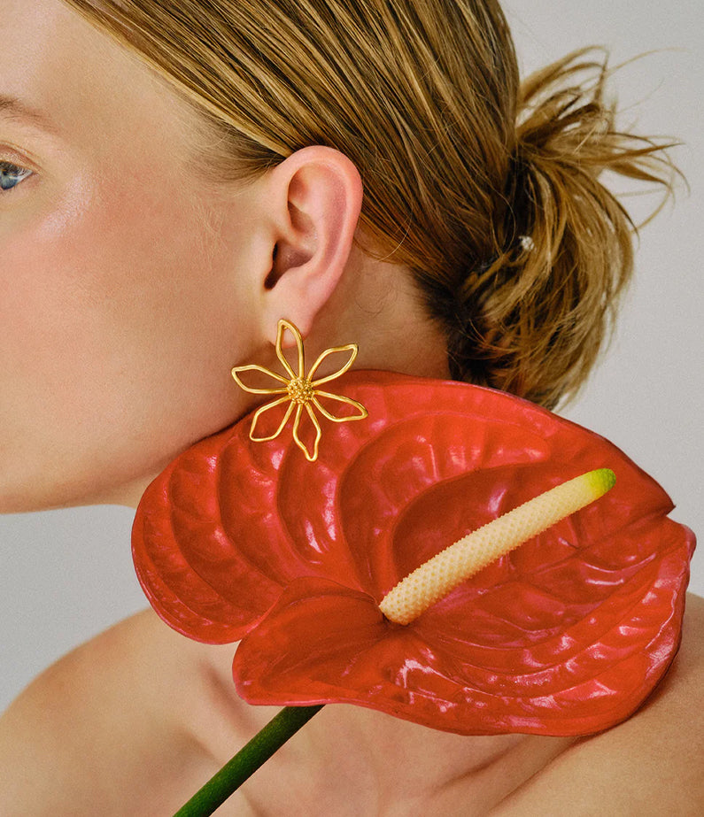 Gumamela earrings gold by Mais x Frida