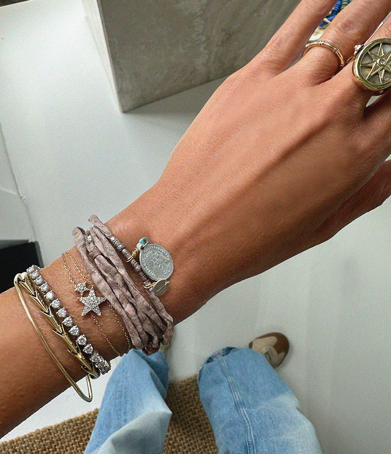 VYVYN HILL Medallion Bracelet
