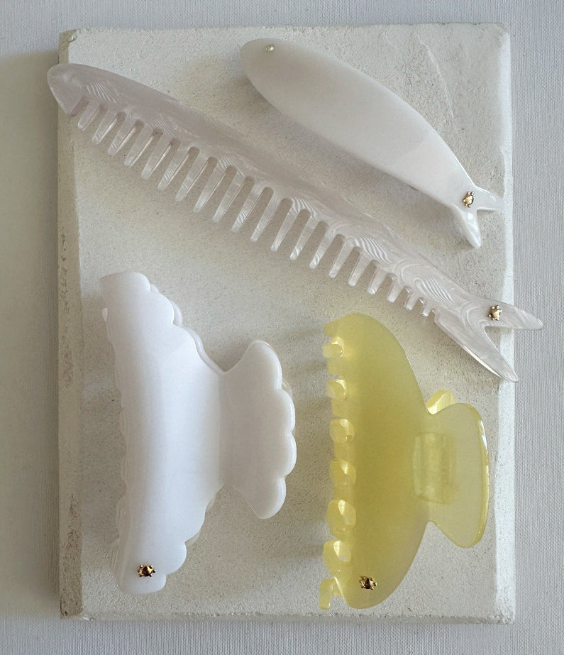 Turtle Story Herring Barrette - White