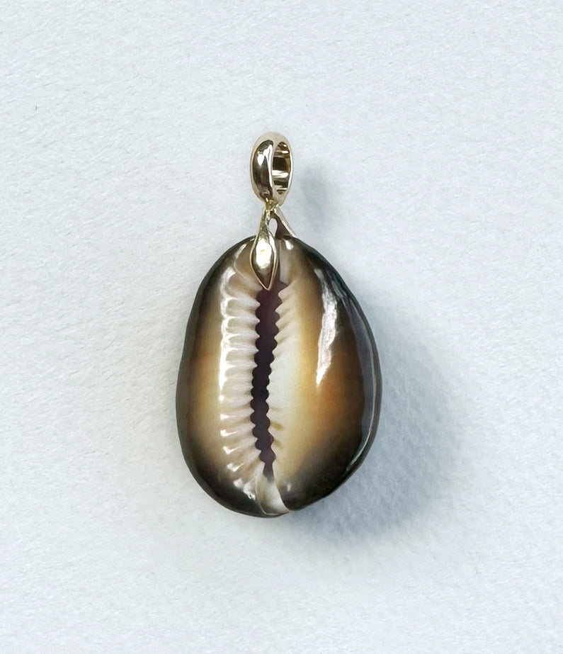 Monika Ruggerino x hencla Cowrie Shell Charm