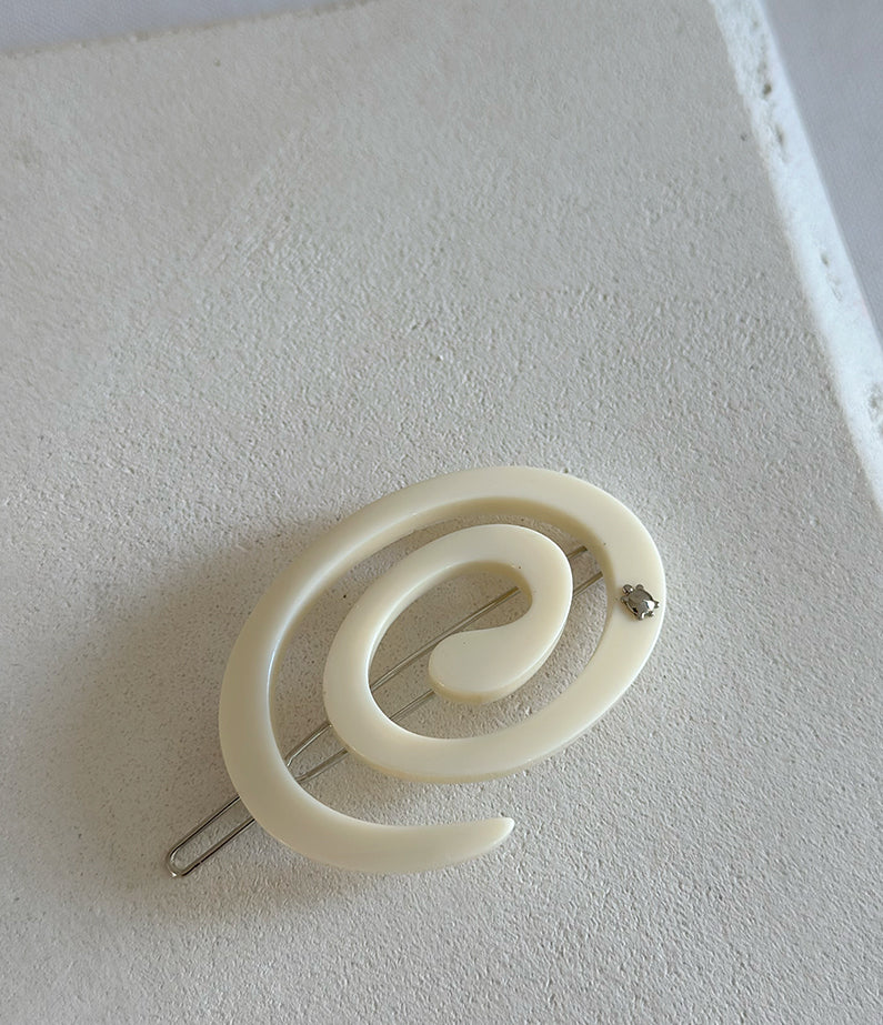 Turtle Story Spiral Clip Small - Cream