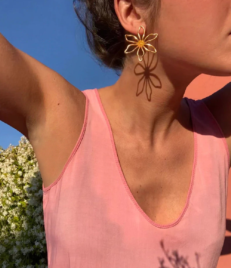 Gumamela earrings gold by Mais x Frida