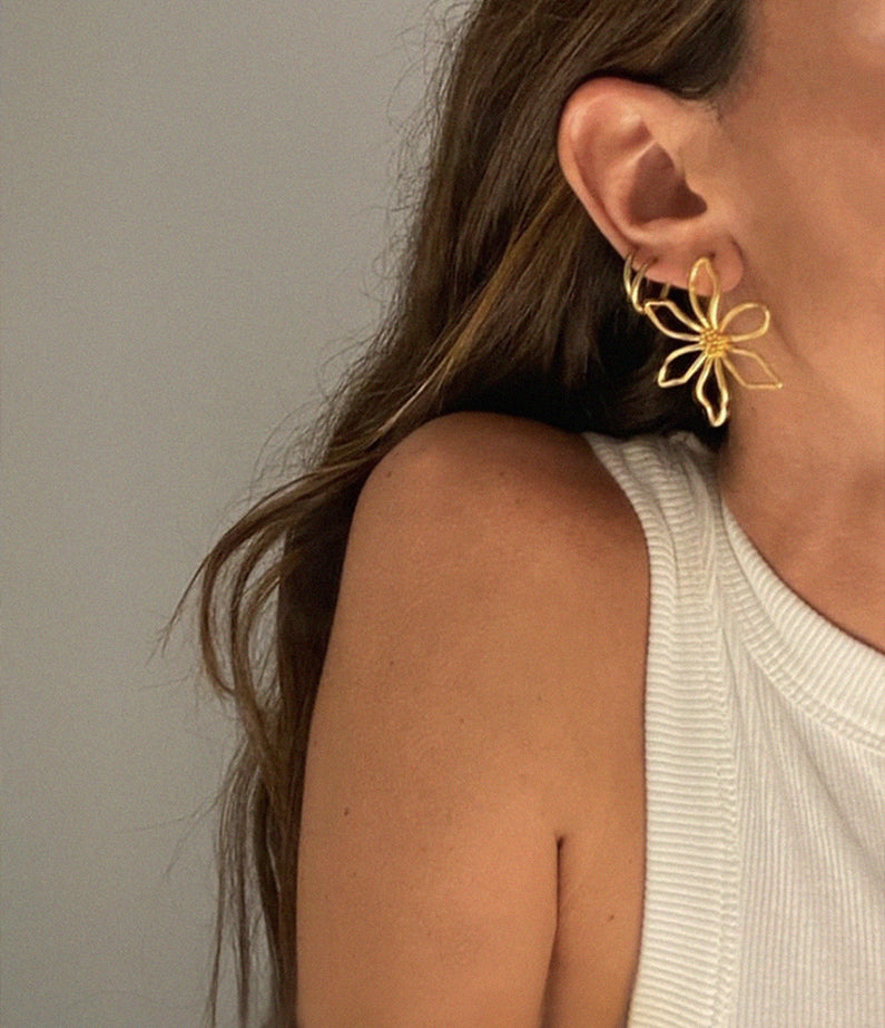 Gumamela earrings gold by Mais x Frida