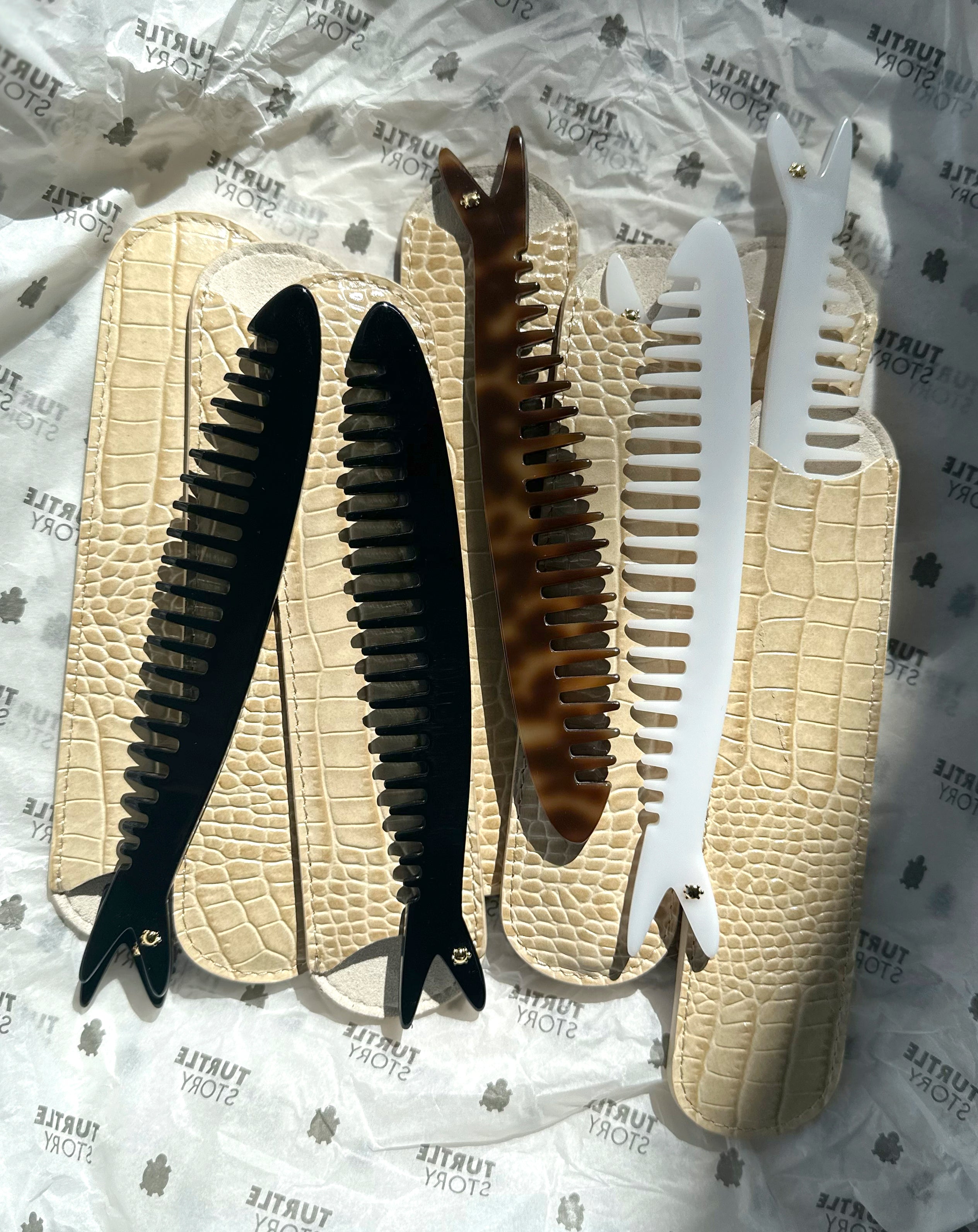 Turtle Story Sardine Comb - Sepia