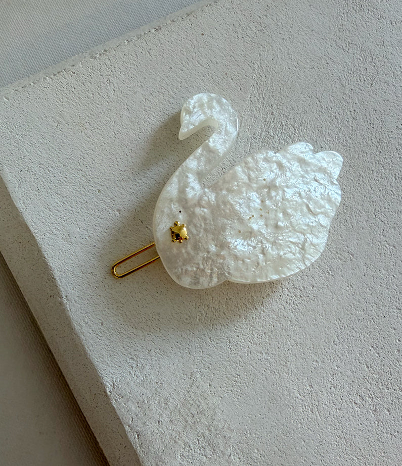 Turtle Story Swan Clip - Pearly White