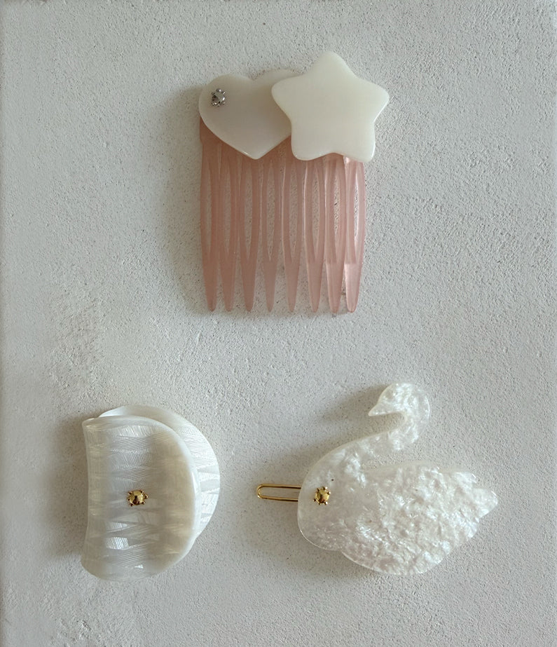 Turtle Story Swan Clip - Pearly White