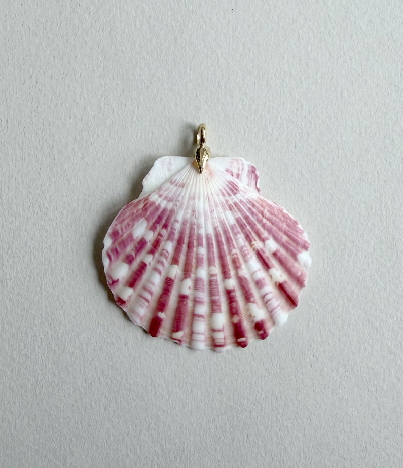 TRØVE Monika Ruggerino x hencla Fan Shell Charm