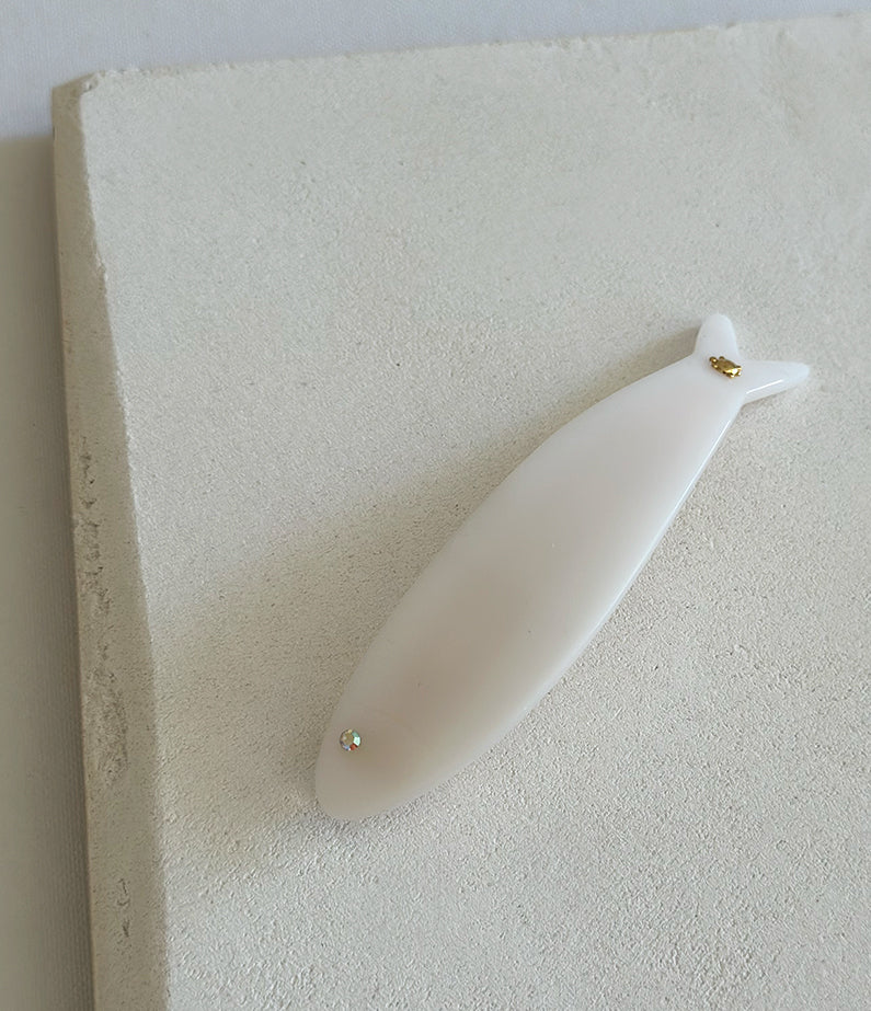 Turtle Story Herring Barrette - White