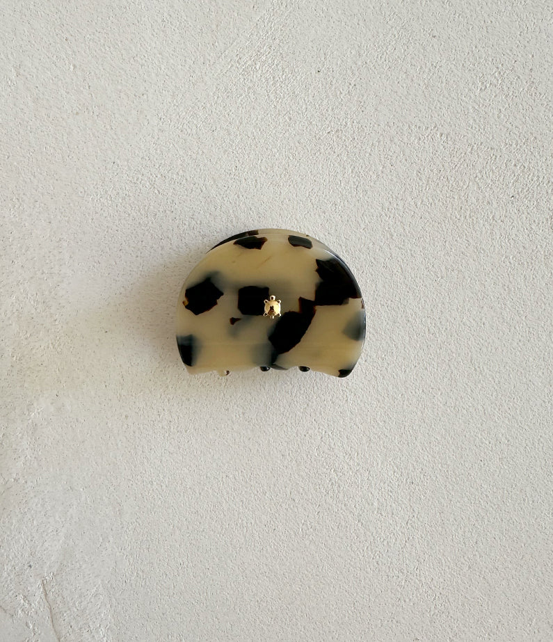 Adorable Claw - Tokyo light