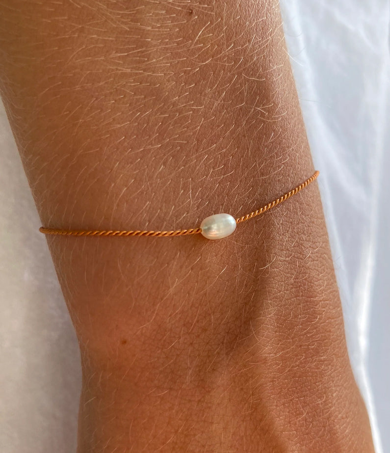 Athena + Co Forget Me Knot Bracelet (rice pearl)