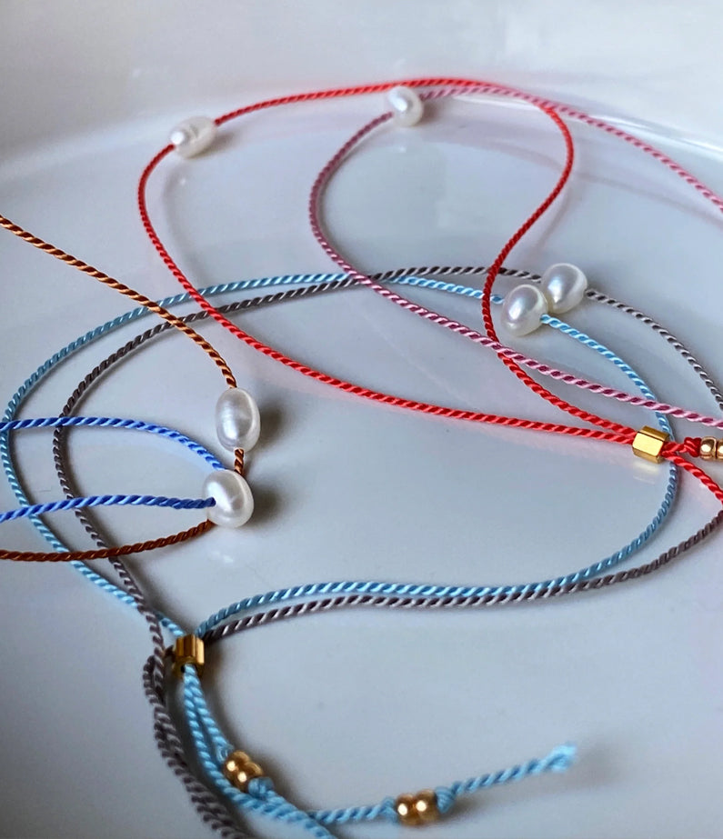 Athena + Co Forget Me Knot Bracelet (rice pearl)