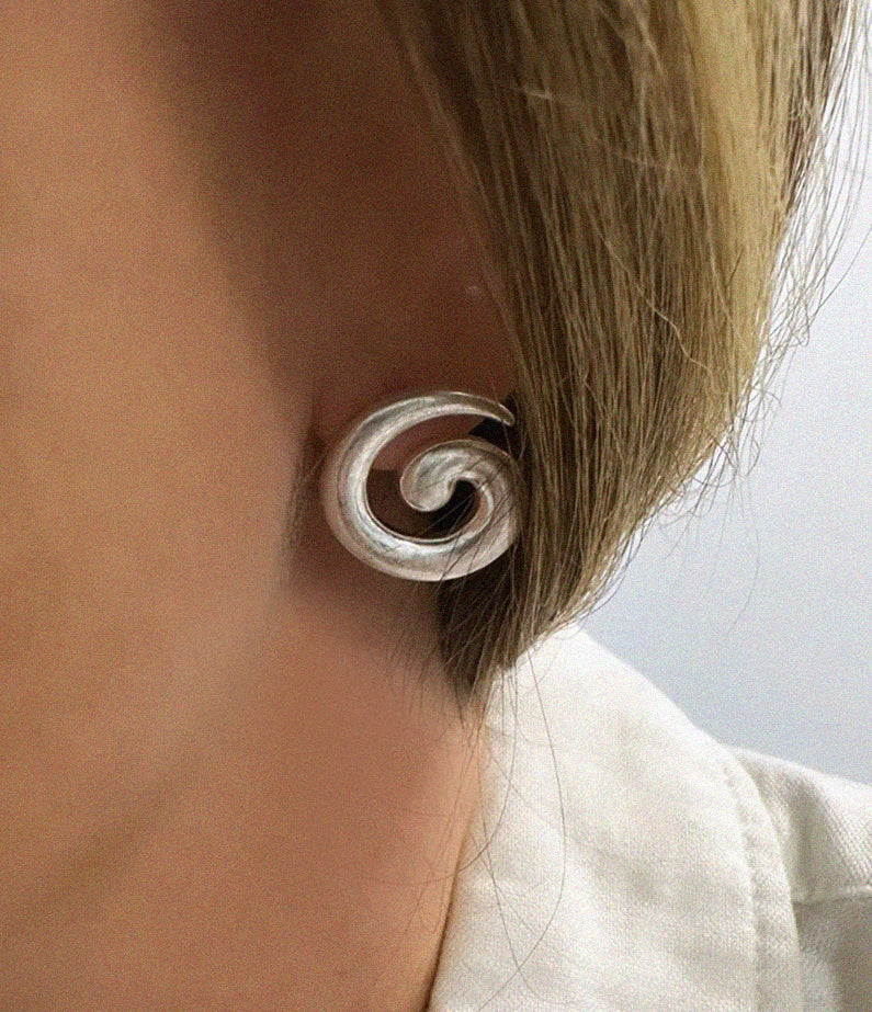 mini swirl silver earrings by briwok