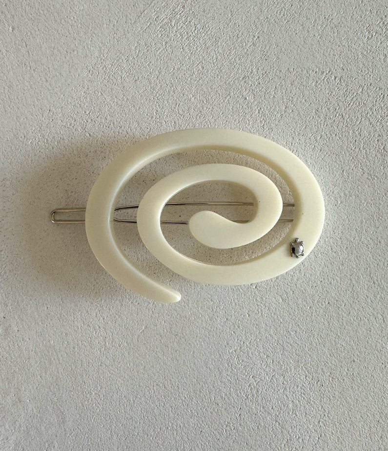 Turtle Story Spiral Clip Small - Cream