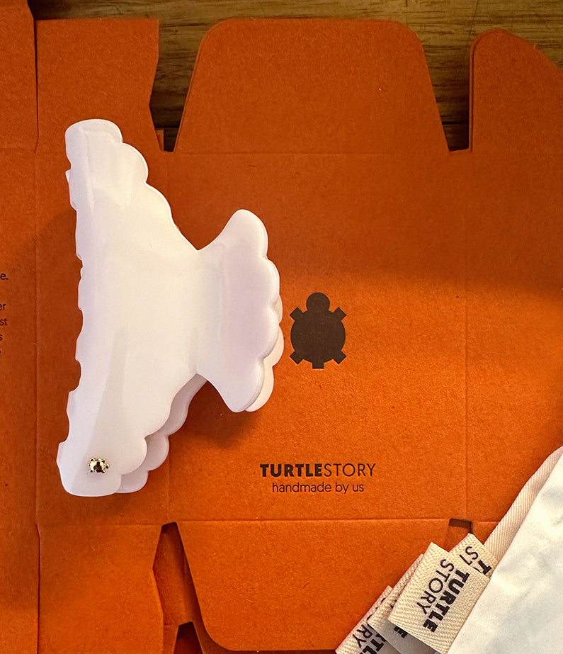 Turtle Story Medusa Hair Medium Jaw - Milk